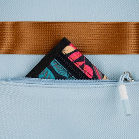 Plecak szkolny błękitny z kieszeniami i paskami kompresyjnymi