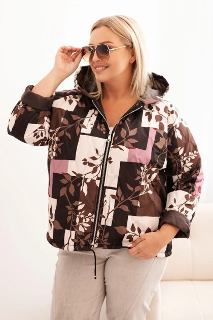 Kurtka damska Plus Size oversize brązowa z kapturem i wydłużonym tyłem – ocieplana