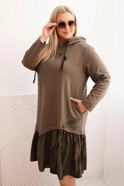 Sukienka damska Plus Size khaki z kapturem i falbaną – bawełna, włoska jakość