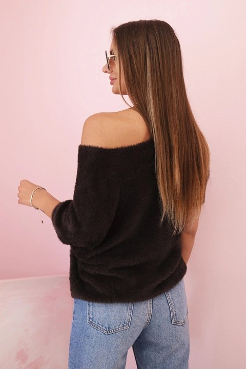 Elegancki sweter damski brązowy włoski, puszysty i stylowy
