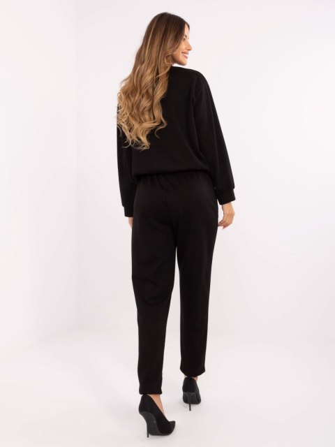 Bluza oversize czarna damska z ozdobnymi broszkami – Stylowy Wieszak