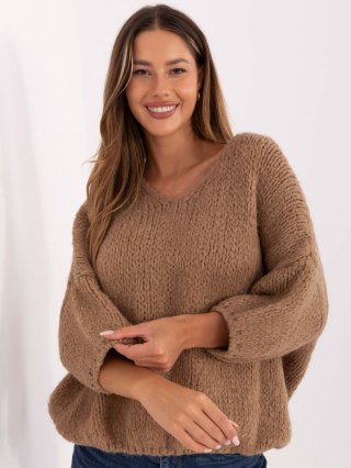 Camelowy sweter oversize z dekoltem V i rękawem 3/4 ITALY MODA – Stylowy Wieszak
