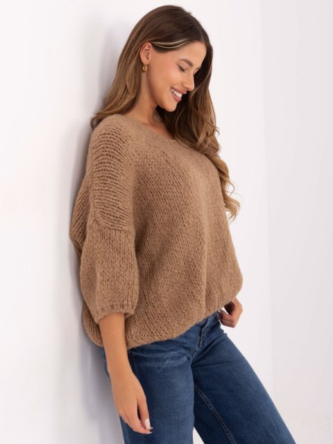 Modny sweter damski oversize z rękawem 3/4 camel ITALY MODA – Stylowy Wieszak