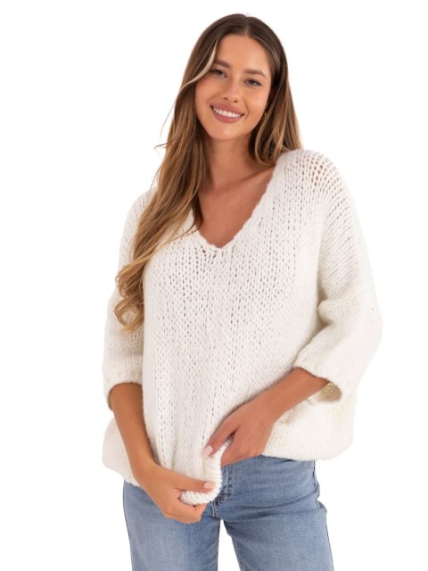 Modny sweter damski oversize ecru z alpaki – Stylowy Wieszak