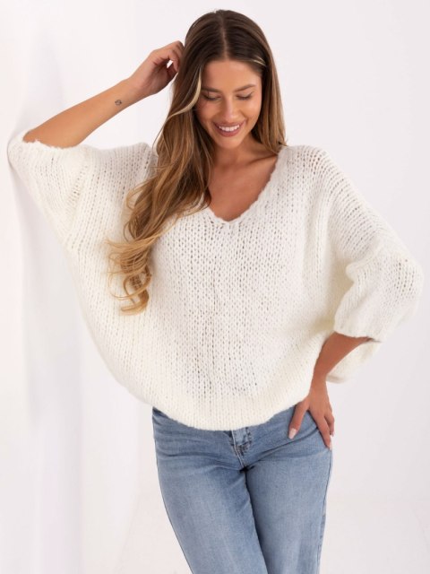 Elegancki sweter damski oversize ecru ITALY MODA – Stylowy Wieszak