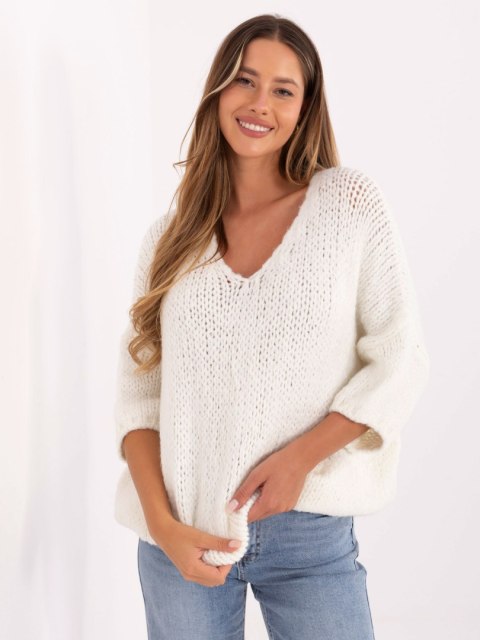 Ciepły sweter ecru oversize z rękawem 3/4 – Stylowy Wieszak