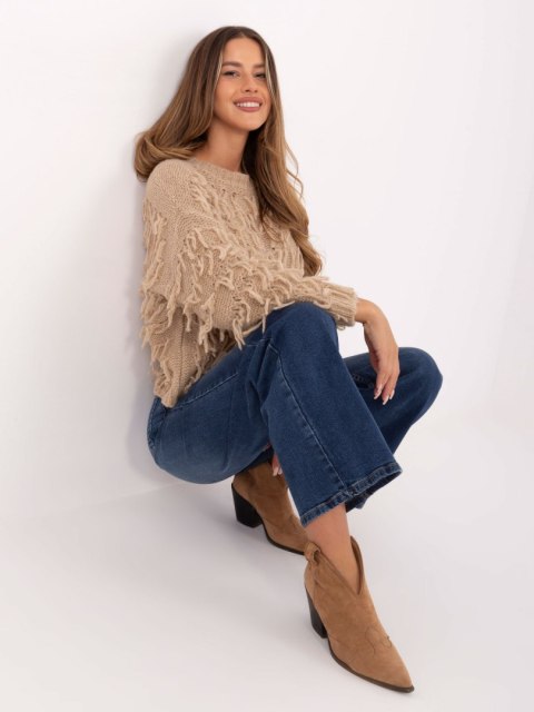 Modny beżowy sweter damski z frędzlami oversize – Stylowy Wieszak