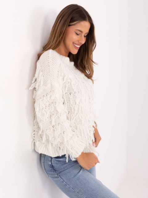 Modny ecru sweter damski w stylu boho oversize – Stylowy Wieszak