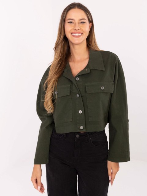 Elegancka khaki krótka kurtka jeansowa RUE PARIS – detal kołnierzyka i kieszeni