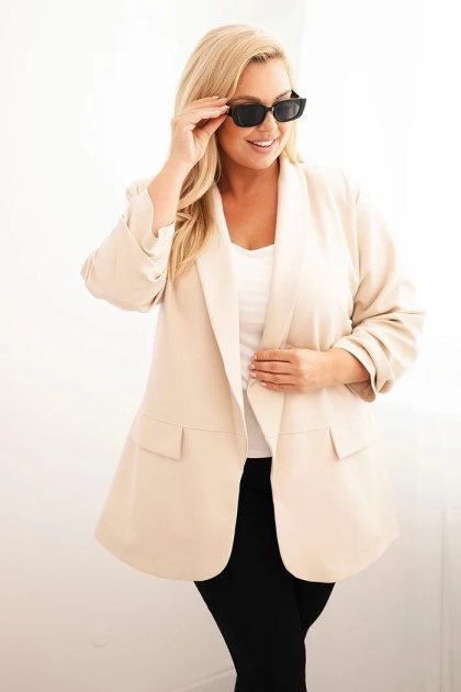 Beżowa elegancka marynarka damska Plus Size oversize – Stylowy Wieszak