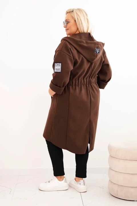 Elegancki płaszcz damski oversize brązowy z miękkiego materiału zamszowego