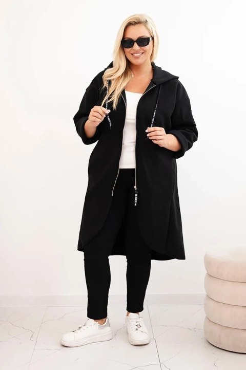 Czarny płaszcz damski plus size rozpinany na zamek z modnymi naszywkami