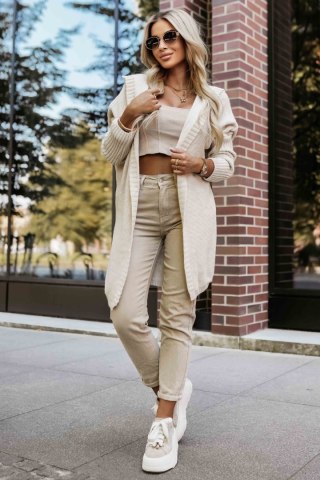 629-1 Wygodny kardigan oversize z kapturem i stylową naszywką - beżowy - UNI