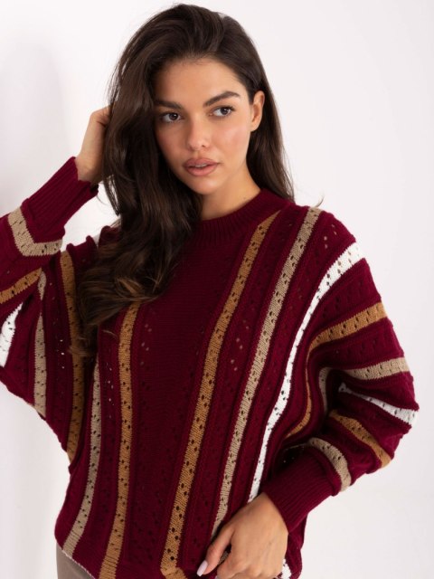 Luźny sweter oversize bordowy w paski – moda damska