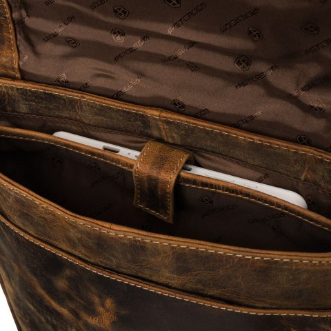 Skórzana listonoszka męska w brązowym kolorze zawieszona na regulowanym pasku - Peterson