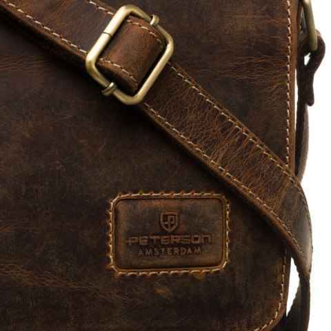 Skórzana listonoszka męska w brązowym kolorze zawieszona na regulowanym pasku - Peterson