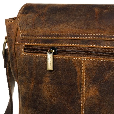 Skórzana listonoszka męska w brązowym kolorze zawieszona na regulowanym pasku - Peterson