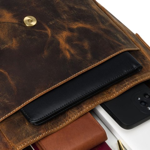 Skórzana listonoszka męska w brązowym kolorze zawieszona na regulowanym pasku - Peterson