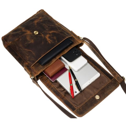 Skórzana listonoszka męska w brązowym kolorze zawieszona na regulowanym pasku - Peterson