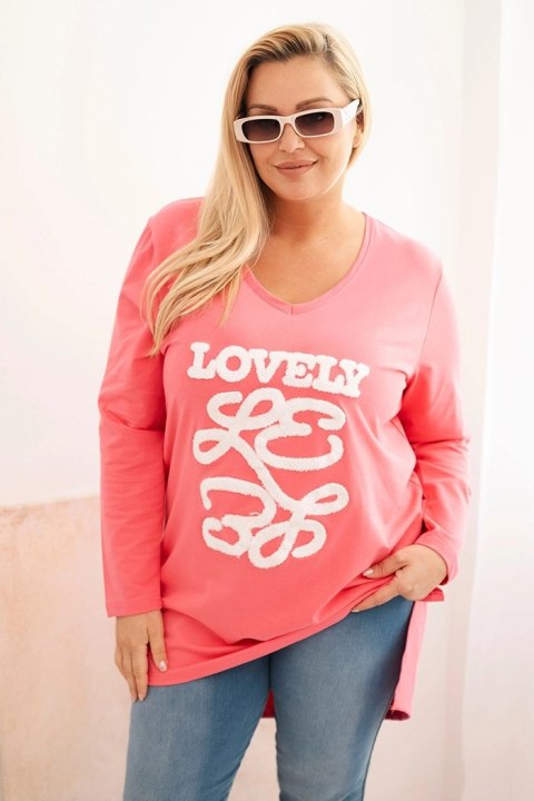 Bluzka bawełniana Plus Size różowa – dekolt V, napis LOVELY 3D