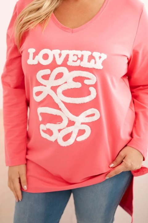 Bluzka damska Plus Size LOVELY różowa – bawełniana z dekoltem V i aplikacją 3D