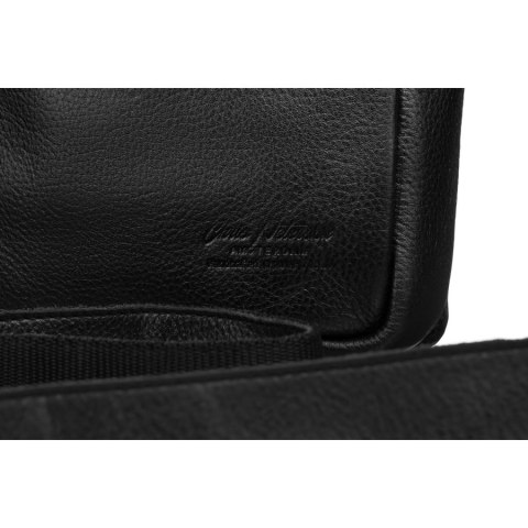 Czarna listonoszka męska ze skóry naturalnej ze złotymi okuciami - Peterson