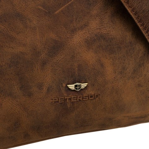 Skórzana listonoszka męska w brązowym kolorze zawieszona na regulowanym pasku - Peterson