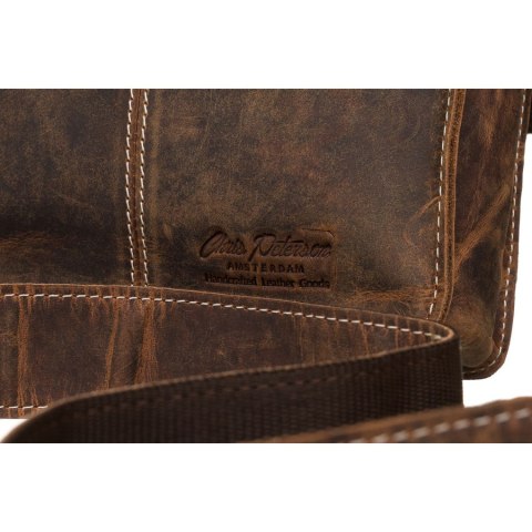 Skórzana listonoszka męska w brązowym kolorze ze złotymi okuciami - Peterson