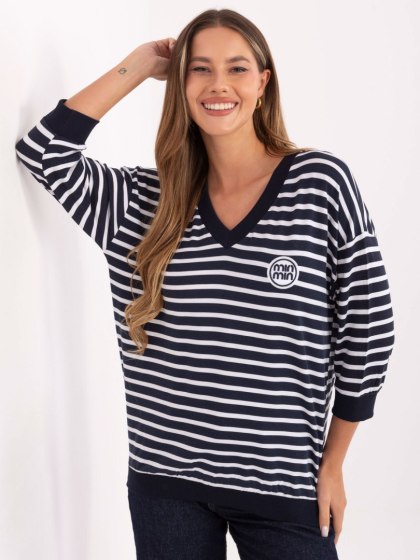 Granatowa bluzka damska oversize w paski z dekoltem V – Stylowy Wieszak
