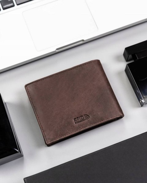 Duży, skórzany portfel męski z ozdobnym tłoczeniem - Peterson