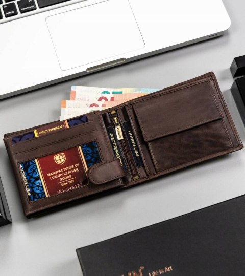 Duży, skórzany portfel męski z ozdobnym tłoczeniem - Peterson