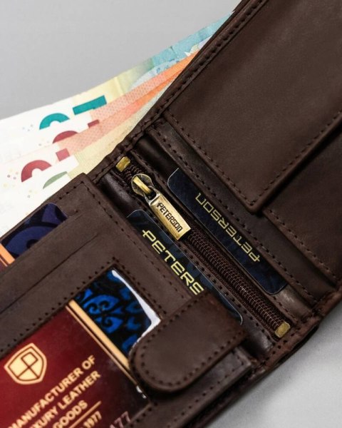 Duży, skórzany portfel męski z ozdobnym tłoczeniem - Peterson