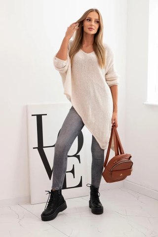 Sweter damski wełniany asymetryczny Plus Size z dekoltem V – jasny beżowy, włoska produkcja