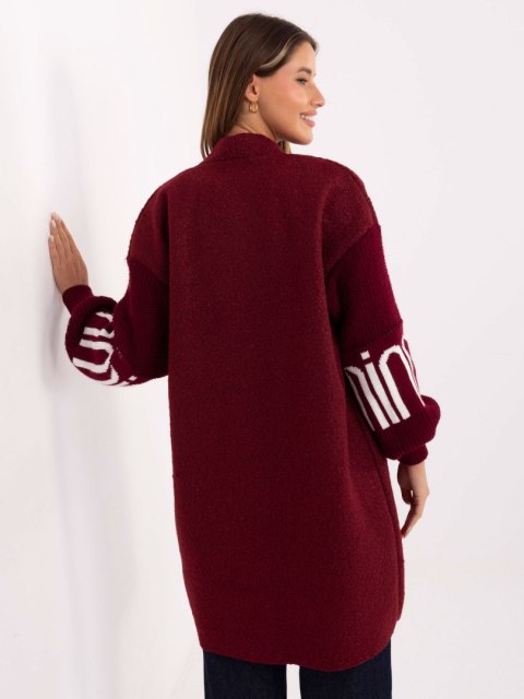 Bordowa narzutka boucle z bufiastymi rękawami – stylowa moda casual