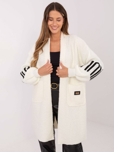 Ecru narzutka boucle z bufiastymi rękawami – stylowa moda casual