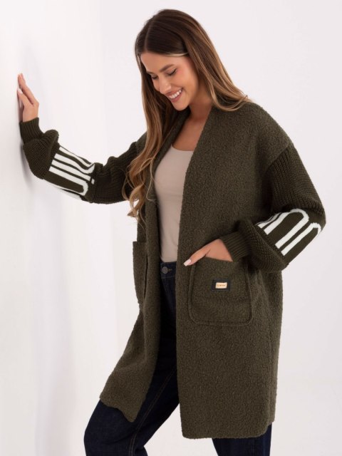 Kardigan damski boucle khaki z naszywką Maya – Stylowy Wieszak