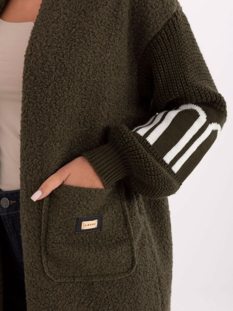 Modelka w khaki kardiganie boucle z bufiastymi rękawami marki Maya – Stylowy Wieszak