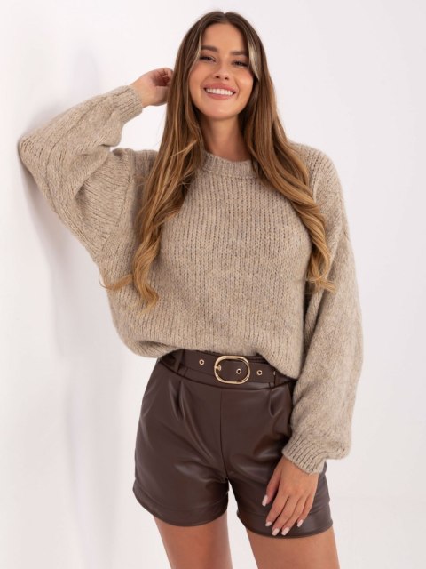 modny sweter oversize beżowy casual