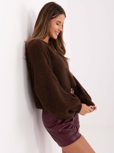 modny sweter oversize ciemnobrązowy