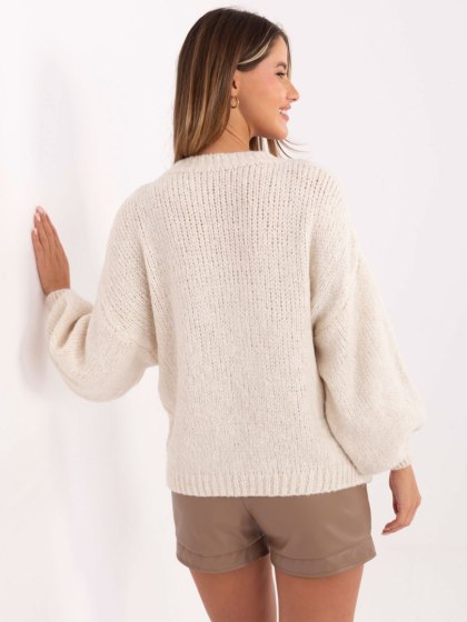 Jasnobeżowy sweter damski oversize z bufiastymi rękawami ITALY MODA