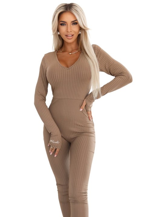 619-1 Wygodny i elegancki prążkowany kombinezon damski z dekoltem - mocha mousse - L