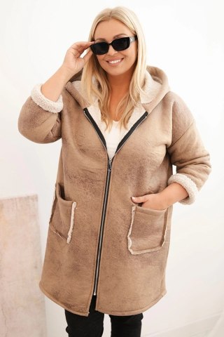 Kurtka damska Plus Size z kapturem i kieszeniami ocieplana barankiem camelowa – Stylowy Wieszak
