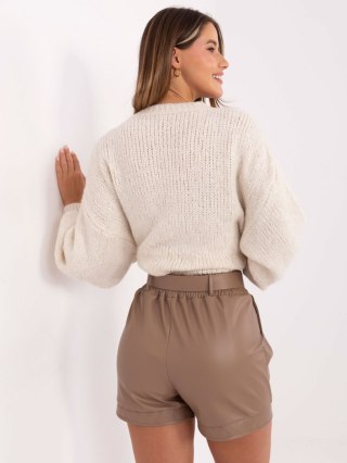 Ciemnobeżowe szorty z ekoskóry z paskiem Rue Paris