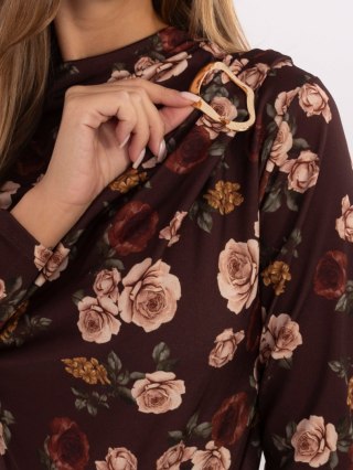 Czekoladowa dopasowana bluzka w różę z ozdobnym detalem RUE PARIS – Stylowy Wieszak