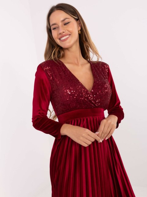 elegancka sukienka z kopertowym dekoltem