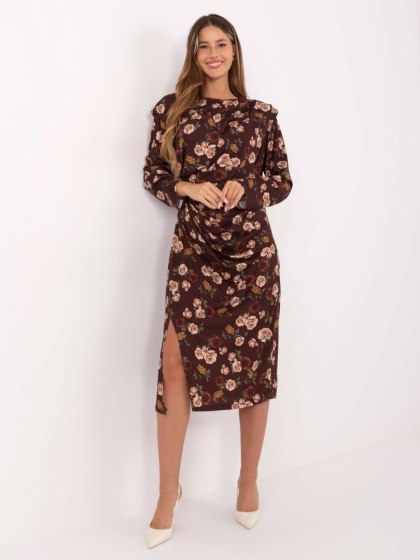 Brązowa sukienka w kwiaty z poduszkami na ramionach RUE PARIS – Stylowy Wieszak