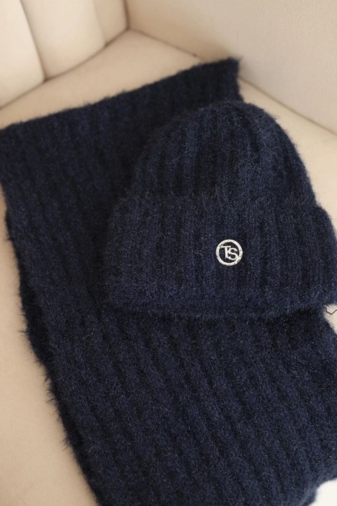 Długi prążkowany szalik damski w kolorze granatowym