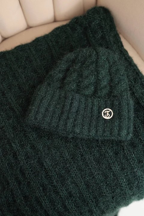 Komplet damski czapka i szalik prążkowany z ozdobą ciemno zielony