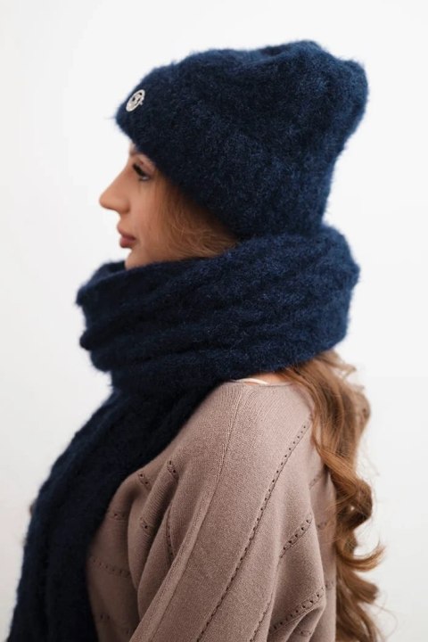 Stylowy komplet zimowy z ozdobą