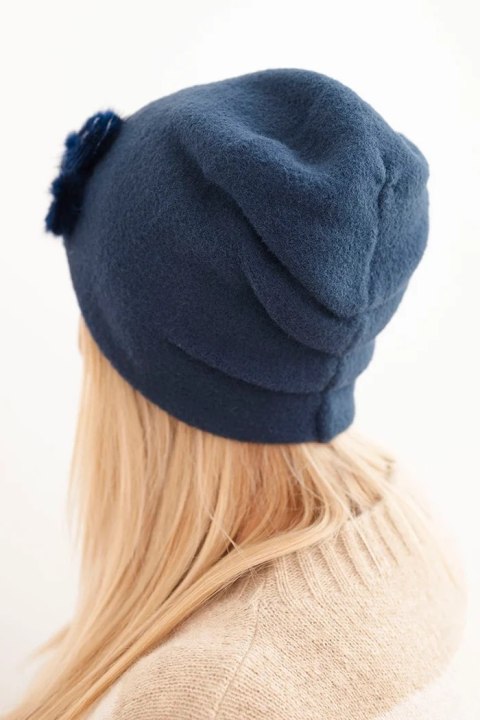 Stylowa czapka zimowa granatowa dla kobiet – Stylowy Wieszak